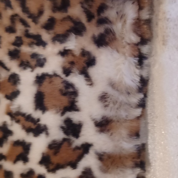 LOFT Faux Fur Animal Print Scarf/Wrap - Picture 2 of 5